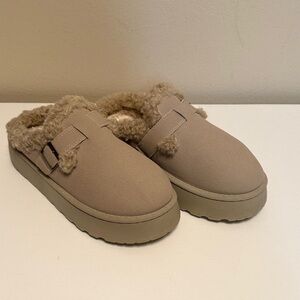 Source Unknown Tan Fur-Lined Mules